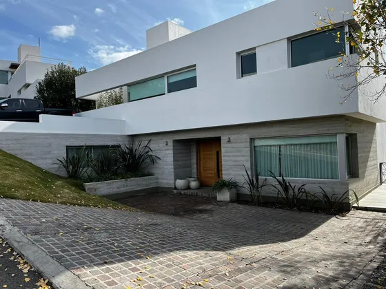 Venta Casa De Categoría En La Rufina