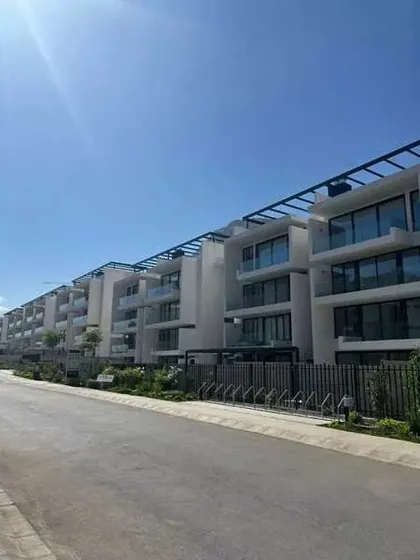 Townhouse 136 M2, 4d+4b+2e, Lasa Condes (80610)