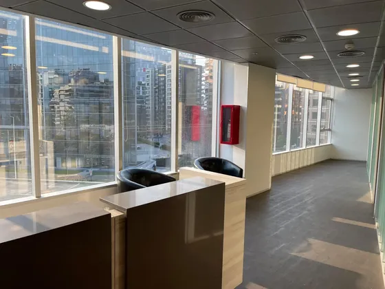 Venta/arriendo De Oficina En Las Condes Id 77.304-ofi