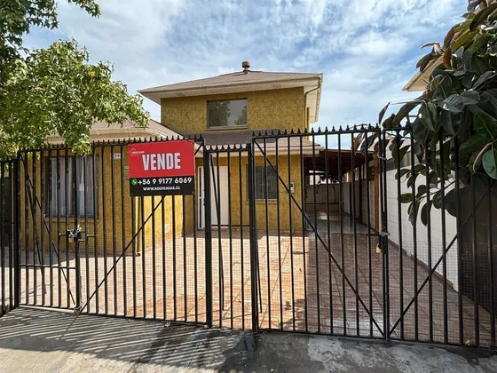 Estupenda Casa De Dos Pisos