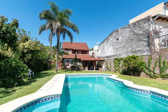 Venta Casa Merlo Pileta Parque Cochera
