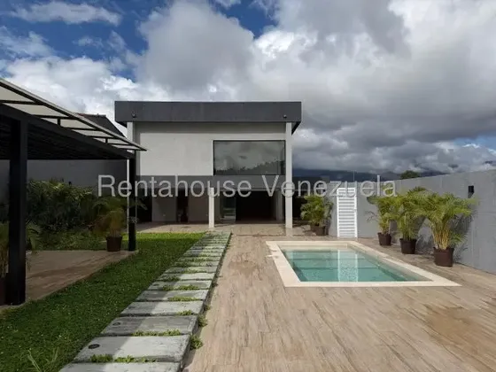 Casa ( A Estrenar / 3 Niveles / Remodelada / Calle Cerrada ) Venta Santa Paula Mls - 26-11395