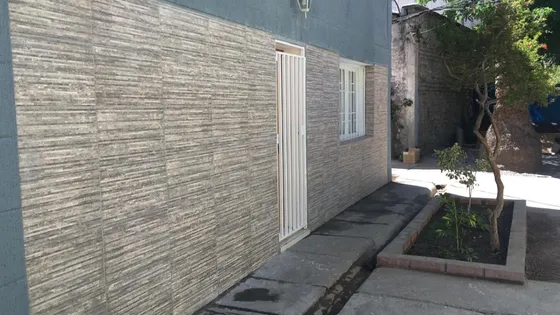 Arriendo Habitación $180.000.- Con Luz Y Agua, Gastos Inclui