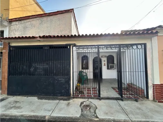 En Venta Casa Comercial Sector Surtidor Bejuma. Precio De Oportunidad.