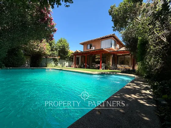 Impecable Y Encantadora Casa En Condominio Altos D...