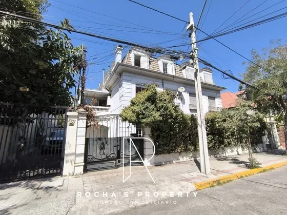 Casona Amoblada En Arriendo En Providencia 6d+3b+1e