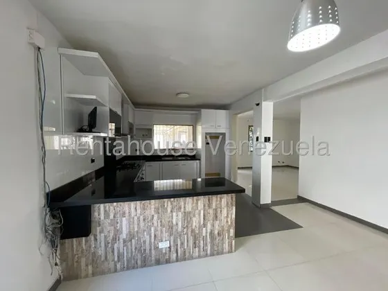Casa En Alquiler El Limon Maracay (persona Juridica) 25-16030 Apd