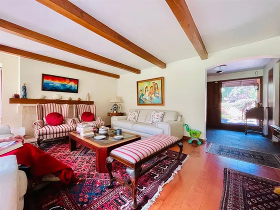 Casa En Venta 5 Dorm.&#43;servicio &#43;4 Esta. / Colegio Hu