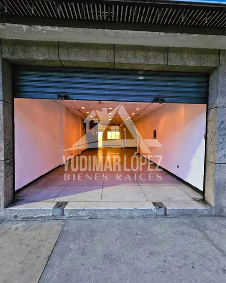 Amplio Local Comercial En Alquiler Av. Bolivar, Maracay.