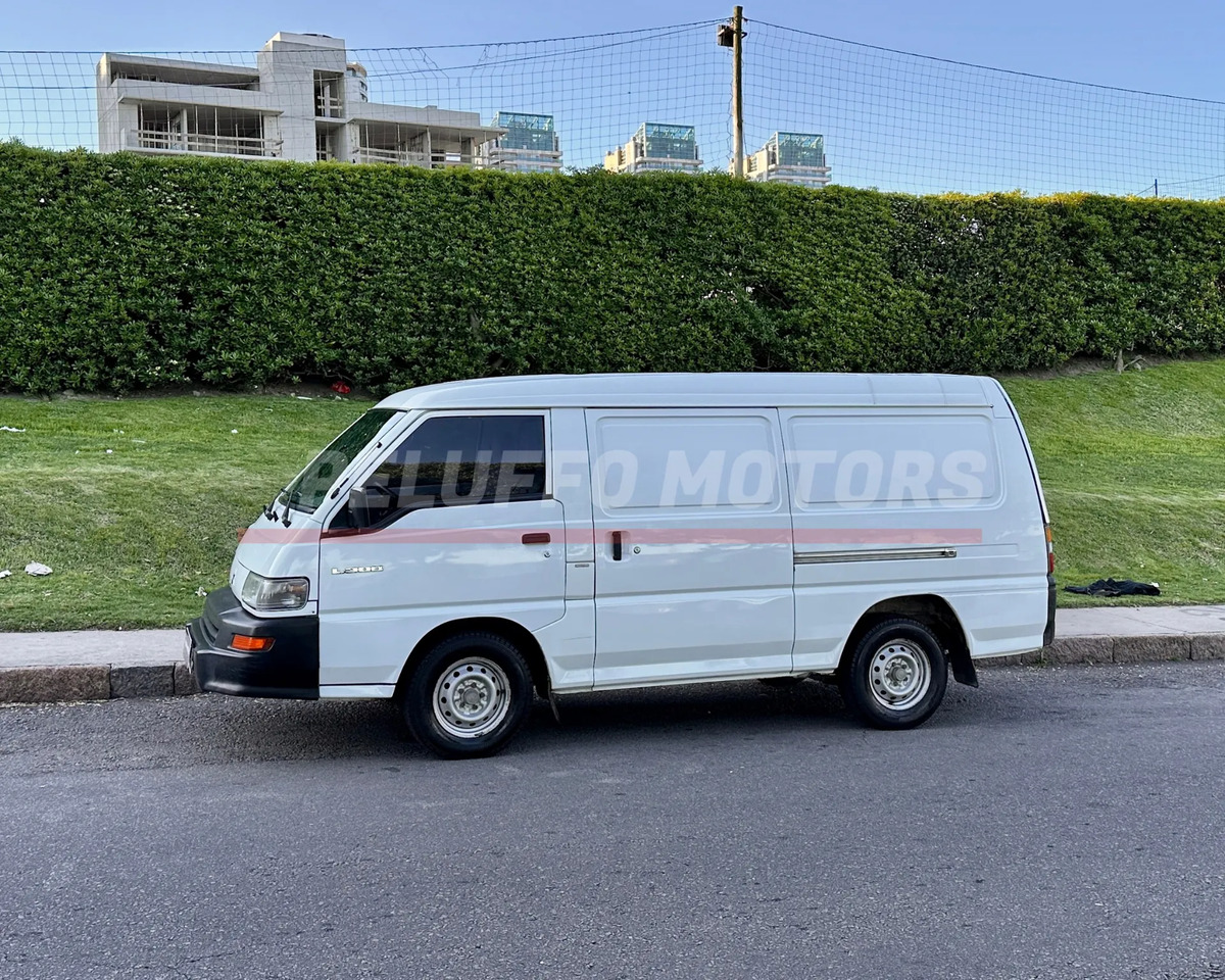 2013 Mitsubishi L300