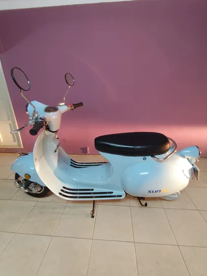 Moto Electrica, 50 Km De Autonomía Con Cargador.