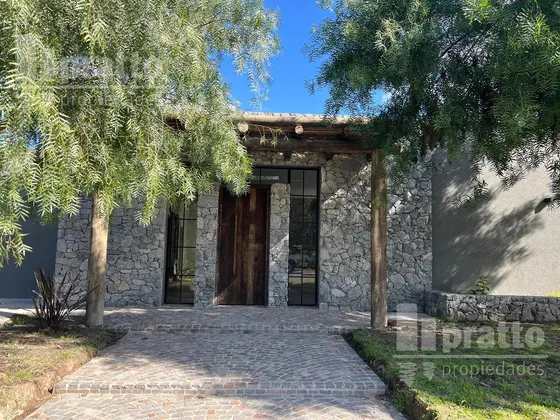 Casa En Venta De 3 Dormitorios En San Matias Escobar