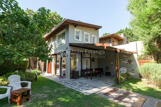 Posada Zona Centro, A 100 M Del Mar. En Venta En Mar De Las Pampas.