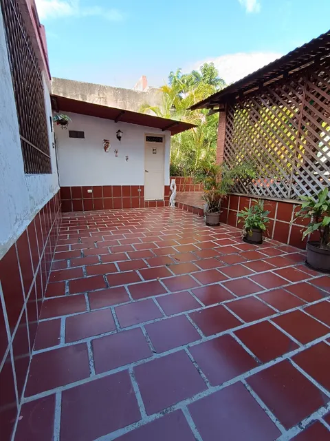 Se Vende Hermosa Casa Quinta Lomas Del Este Atc-1307