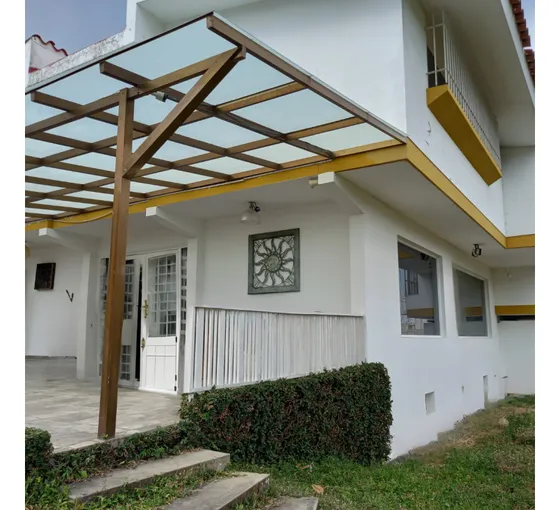 Casa En Venta En Cumbres De Curumo 840m2 4h+2s2.5b+1s4p/ (af)
