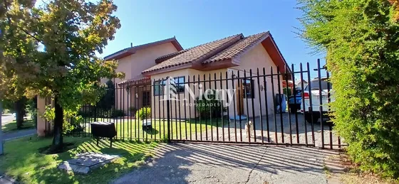 Casa En Venta De 5 Dorm. En Machalí