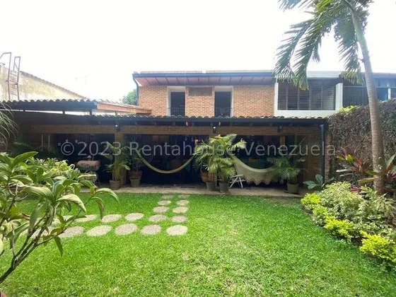 Casa En Venta, Ubicada En La Urbanizacion El Cafetal Mls #24-9023