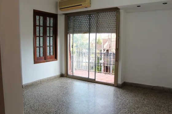 Departamento De Dos Ambientes Con Balcón Al Frente En Valentín Alsina