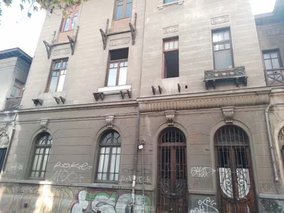 Gran Casona De 3 Pisos / Vidaurre / Metro Los Heroes Línea 1
