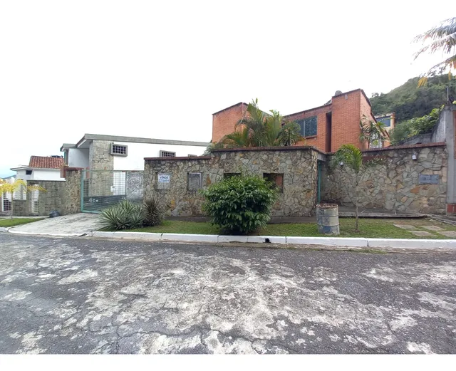 Angelica Rivas Vende Casa En Altos Del Parral, Calle Cerrada