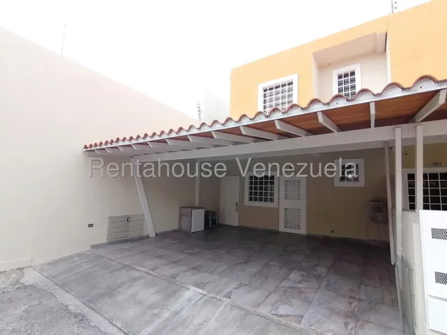 %%maria E. Vende Hermosa Remodelada Amplia Casa En Casa Linda, Cabudare, Lara#25-19828**
