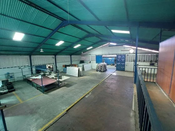 Venta De Galpón.  Zona Industrial La Quizanda. Portón De Acceso En El Frente Del Galpón De 4 M. De Altura Con Santamaria. Mr.