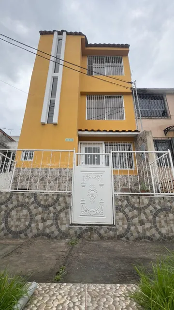 Se Vende Hermosa Y Amplia Casa En El Exclusivo Conjunto Residencial Marianistas, Segunda Etapa (casa 16).