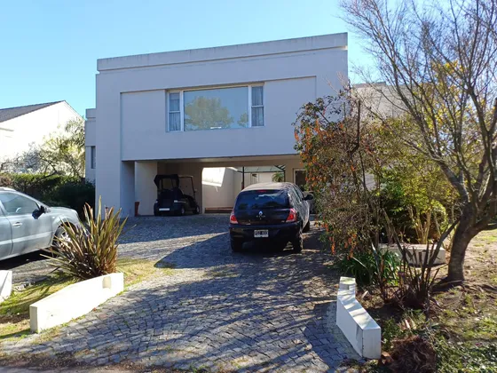 Casa En Venta 4 Ambientes Con Dependencia - Abril Club De Campo