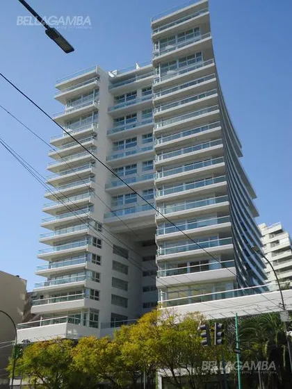 Impecable Duplex  Con Cochera. Sobre Av. Del Libertador,  (olivos).