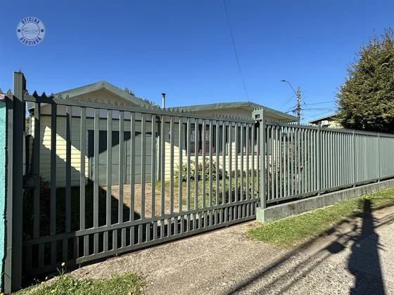 En Venta Casa Ubicada En Anibal Pinto Valdivia.