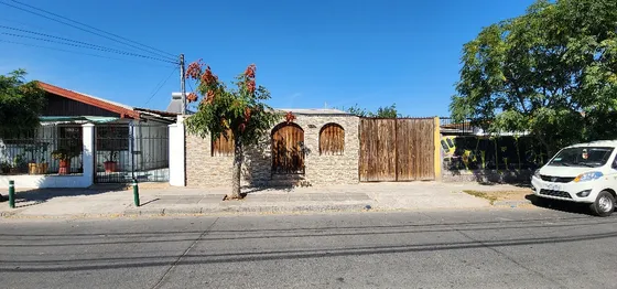 Excelente Casa Comuna El Bosque