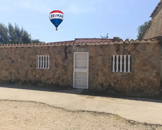 Potencial Vivienda Unifamiliar 4 Hab. , 3 B., Estacionamiento Techado, Ideal Para Adecuar Al Gusto