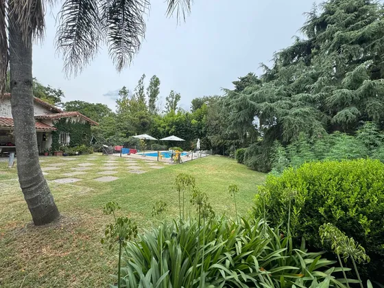 Venta Casa Quinta: Casa Principal Y De Caseros Quincho Y Piscina /en Tortuguitas