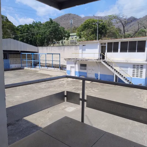 Silvia Jaramillo Vende Galpón De 8.500 M2 Con 3 Naves Sin Divisiones