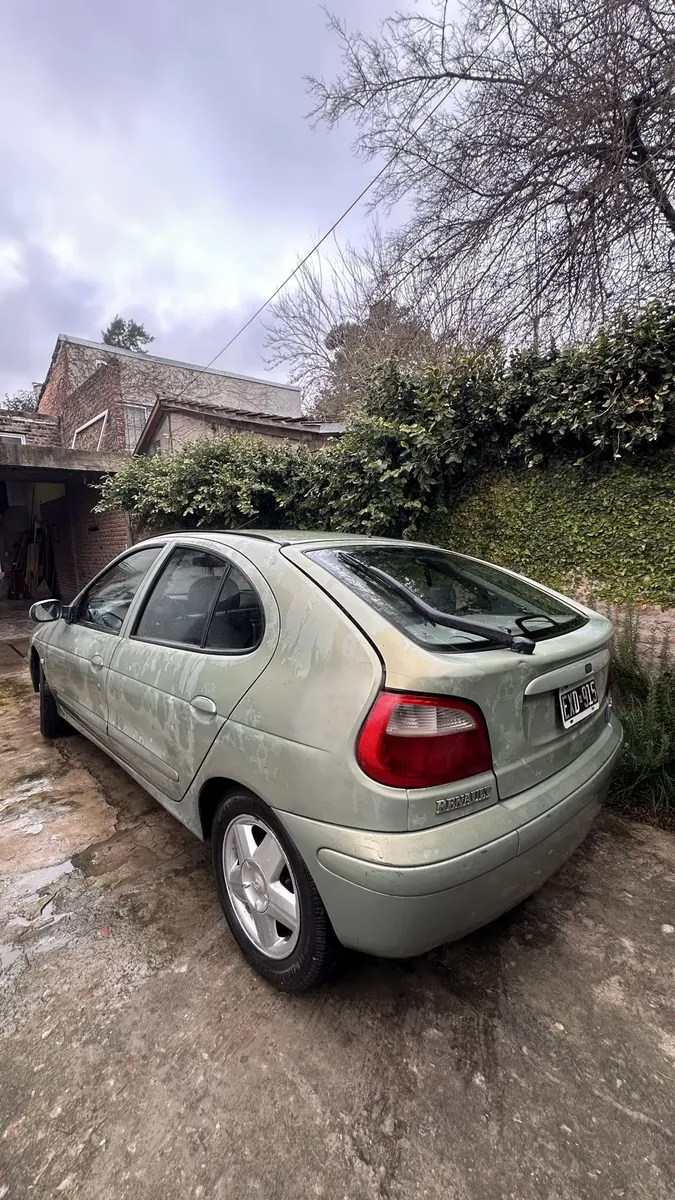 Megane529634209343088643