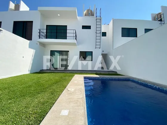 Casa En Venta En Morelos, Fraccionamiento En Oaxtepec