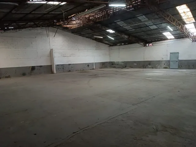 Alquilo Bodega: Para Taller Mecánico, Taller De Soldadura, Fábrica De Muebles. La Bodega Tiene Uso De Suelo Industrial, Almacenamiento, Abarca Todas Las Actividades, Excepto Parqueo O Iglesia