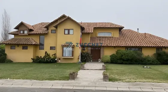 Casa En Venta De 8 Dorm. 5 Baños En Rinconada Valparaiso