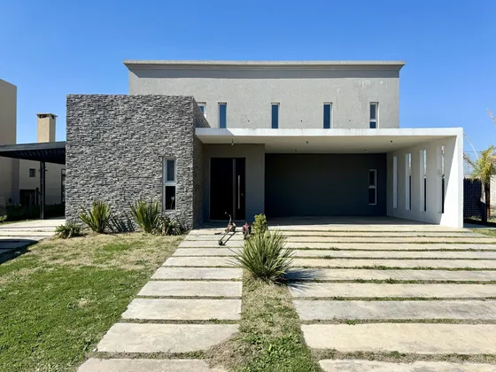 Casa En Venta Barrio Lagos De Canning
