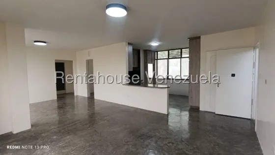 Apartamento Remodelado En Venta, Urb. Los Chaguaramos