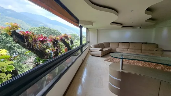 Bello Apartamento Parte Alta Santa Eduvigis 232mts Completamente Remodelado Listo Para Entrar 4h Estudio 5b 2p Semiamoblado Y Equipado Vista Al Avila Pozo Propio Planta Eléctrica Areas Comunes Ratzina