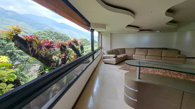 Bello Apartamento Parte Alta Santa Eduvigis 232mts Completamente Remodelado Listo Para Entrar 4h Estudio 5b 2p Semiamoblado Y Equipado Vista Al Avila Pozo Propio Planta Eléctrica Areas Comunes Ratzina