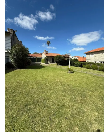 Casa De 3 Ambientes Y Jardin.
