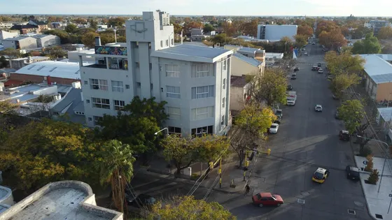 Edificio Comercial En Esquina De Av. 9 De Julio Y Coronel Suarez