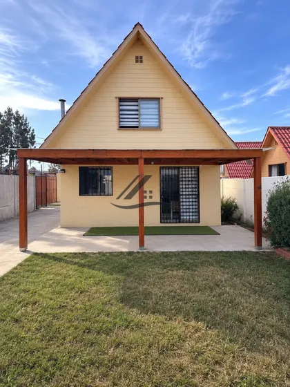 Amplia Casa De 2 Pisos Con Gran Terraza Y Patio | Quilpué