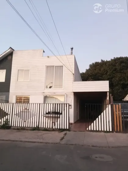 Excelente Casa En Venta De 3 Dorm. 2 Baños En La Cruz