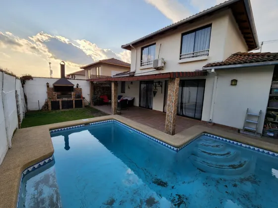 Casa Remodelada Con Piscina, Quincho Y Terraza
