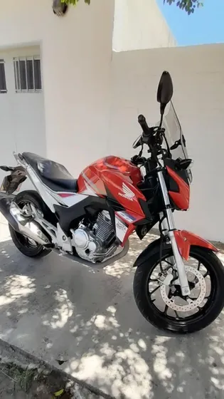 Cuenta Con Cubierta Delantera Y Batería Nueva... Impecable..