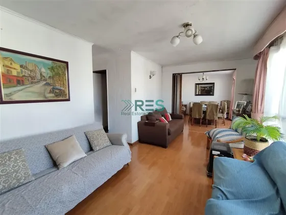 Amplio Terreno, 4 Dormitorios, 2 Baños