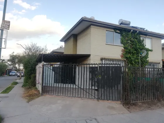 Arriendo Casa En Área Comercial De Larapinta